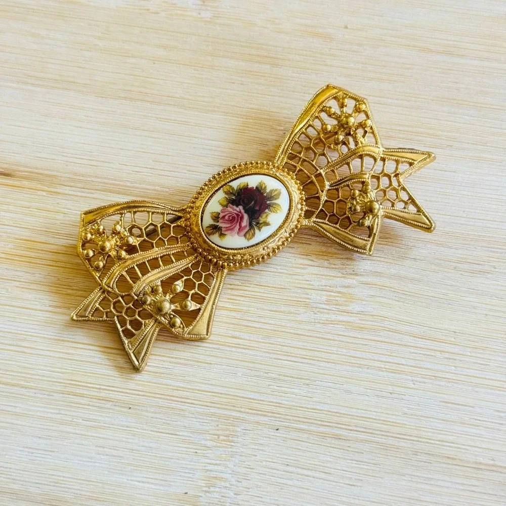 VTG 1928 Co French‎ Bow Rose Motif Brooch pin Flower Regal Gold Large Regency